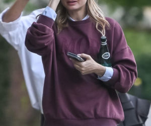 Małgorzata Socha przebiera się na ulicy