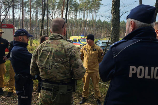 Tajemniczy dron w lesie na Opolszczyźnie! Na miejscu są kontrterroryści. Teren jest zabezpieczony