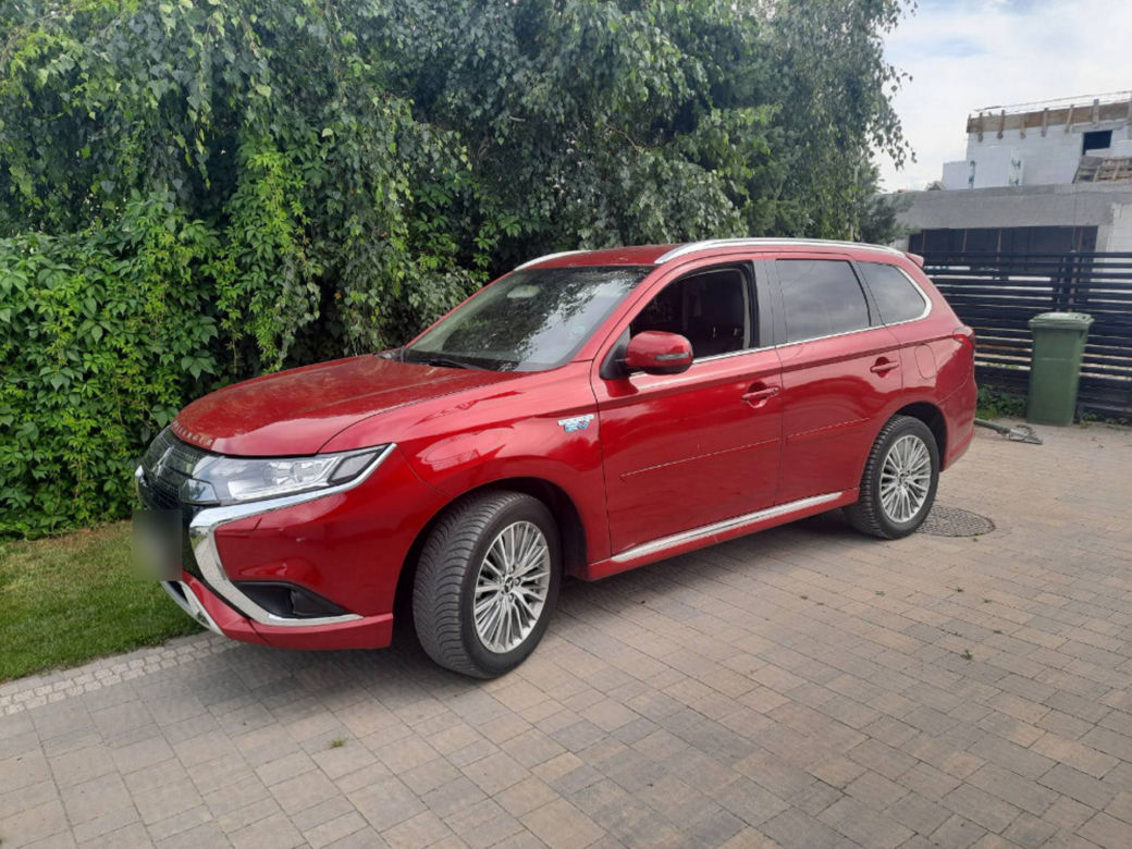  Ukradli mitsubishi z Niemiec, ukrywali je na posesji w Radzyminie. Grupa „Skorpion” zatrzymała złodziei auta