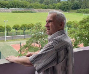 Przychodzi na mecze, choć nie widzi zawodników. Piłka, to całe moje życie. Ta historia chwyta za serce