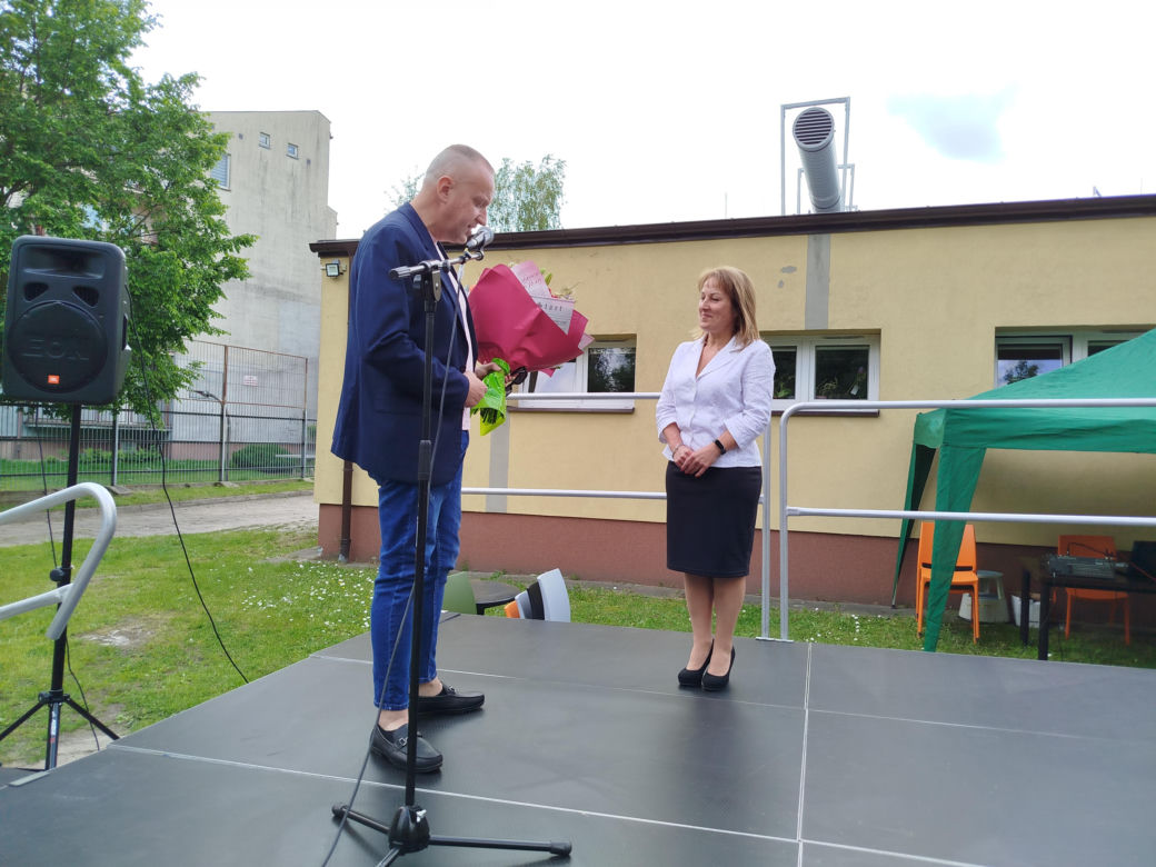 Przez lata ŚDS w Siedlcach działał w dwóch lokalizacjach, teraz już oficjalnie funkcjonuje w jednym miejscu, w budynkach dostosowanych do potrzeb osób z niepełnosprawnościami. 