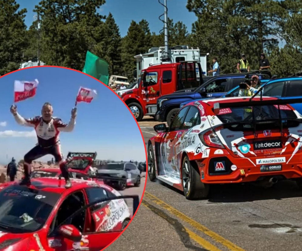 Maciej Serafin triumfuje na szczycie Pikes Peak w Kolorado, dumnie machając polskimi flagami, stojąc na dachu swojego czerwonego rajdowego samochodu. Obok, na drodze, widzimy jego Hondę Civic Type R z numerem 88, gotową do startu w historycznym wyścigu. Więcej o tym wyczynie przeczytasz na naszym portalu.