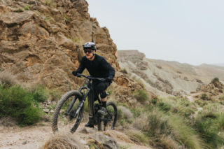 Większa moc i kontrola dla rowerzystów e-MTB: Co wnosi aktualizacja Performance 2.0?