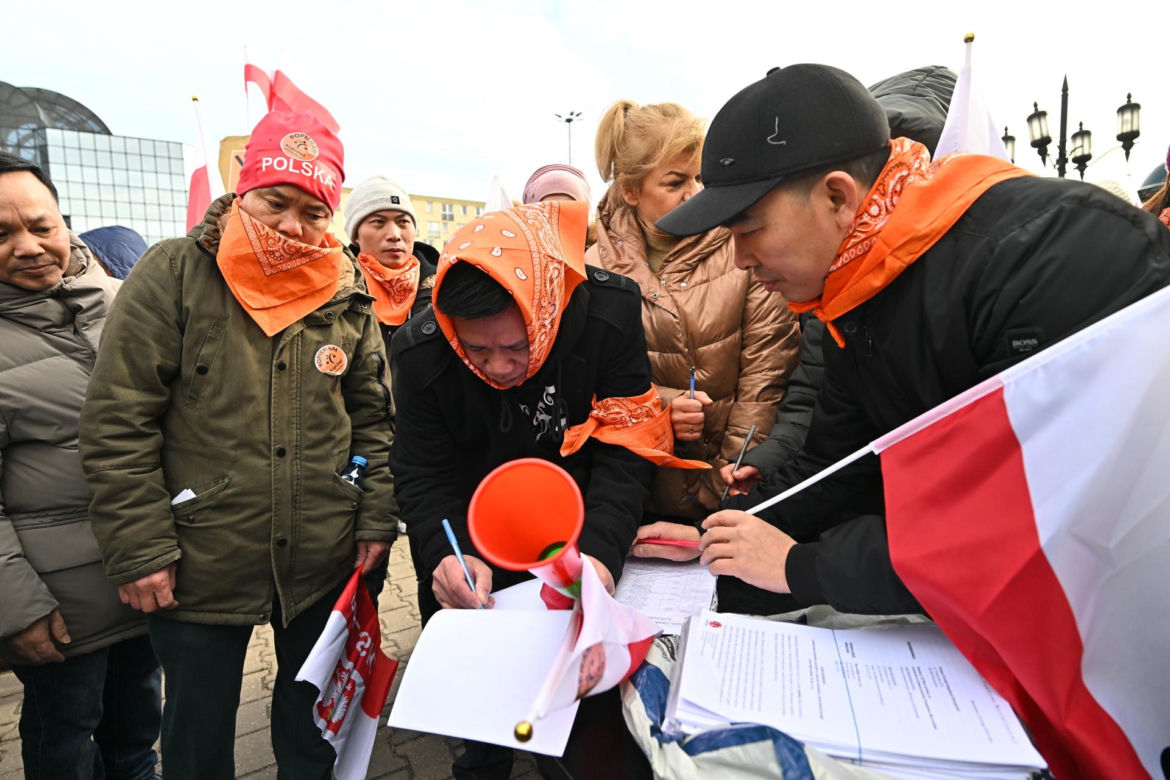"Nasza sytuacja jest krytyczna". Najemcy z Marywilskiej znów protestują