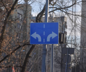 Nieczytelne skrzyżowanie przy Wola Park