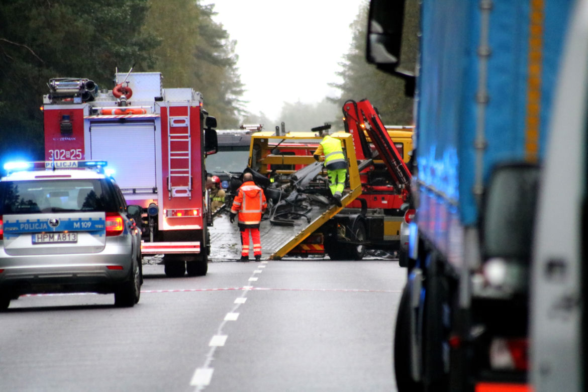 Tatarowce. 30-latek i trzech jego synów nie żyją po czołowym zderzeniu z tirem