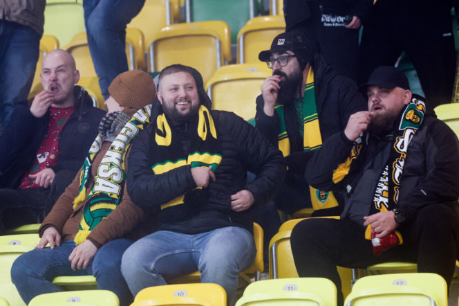 Kibice GKS Katowice dopingowali piłkarzy w meczu z Pogonią