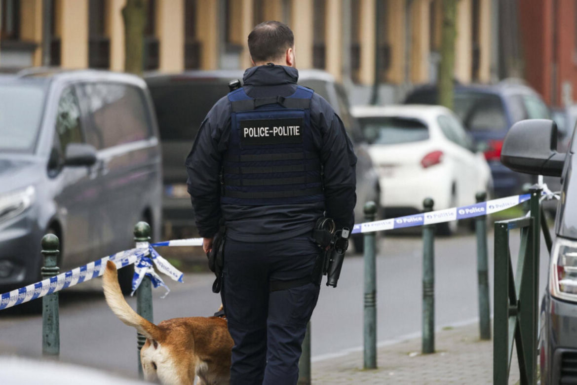 Belgia/ Strzelanina przy stacji metra w Brukseli; trwa obława na sprawców