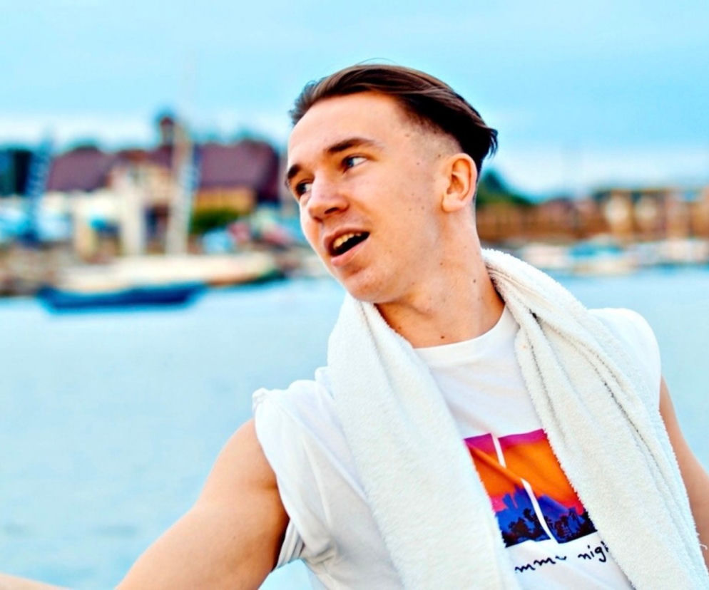 Antony Esca i gwiazda The Voice of Poland razem! Piosenka Nawigacja HITEM?