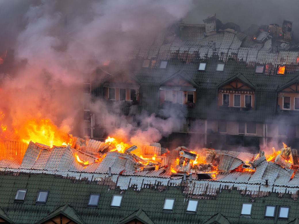 Pożar bloku w Ząbkach. Przerażające zdjęcia z miejsca tragedii
