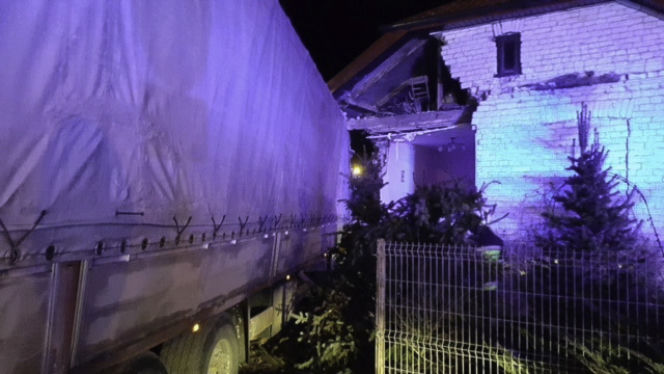 TIR WJECHAŁ DO POKOJU DZIECIĘCEGO