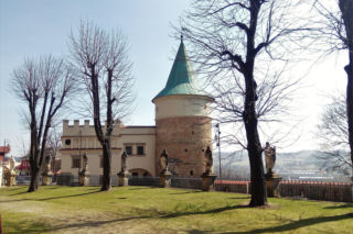 To najpiękniejsze miasto w Małopolsce. Jest porównywane do Krakowa, kiedyś było uznawane za stolicę Polski