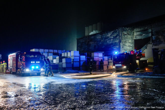 Pożar hali produkcyjnej w miejscowości Aleksandria Pierwsza