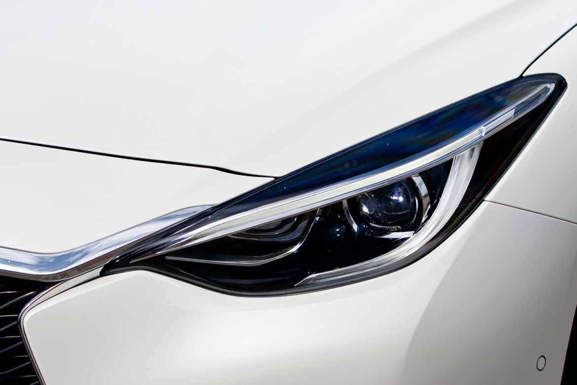 Infiniti Q30 1.6t Premium Tech Gallery White