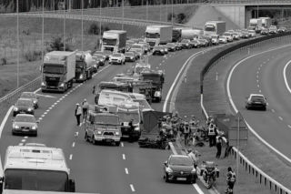 Pojechali razem harleyem. 52-latek zginął na oczach żony. Tragedia na S3