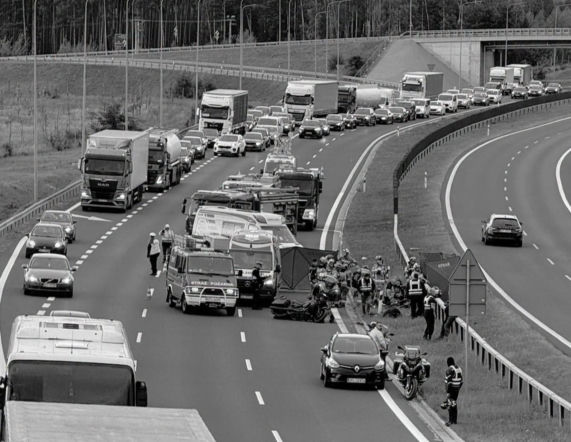 Pojechali razem harleyem. 52-latek zginął na oczach żony. Tragedia na S3
