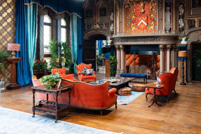 Co naprawdę dzieje się w zamku Zdrajców? Mamy zdjęcia zza kulis hitu TVN!