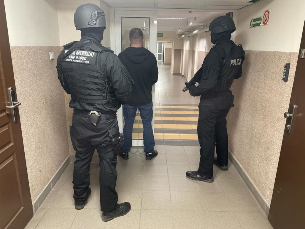 W mundurach policji sterroryzowali rodzinę. Przerażający napad pod Aleksandrowem Łódzkim [ZDJĘCIA]