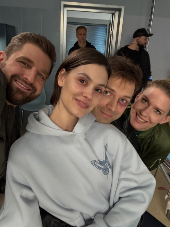 Na dobre i na złe nowy sezon. Blanka (Pola Gonciarz), Mario (Marcin Korcz), komisarz Radek Biegun (Mateusz Lisiecki), policjantka (Magdalena Wróbel)
