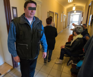 UWODZIŁ, OKRADAŁ, PORZUCAŁ