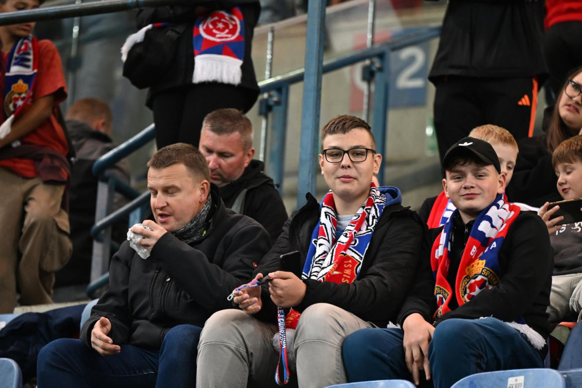 Wisła Kraków - Jagiellonia Białystok; Zdjęcia kibiców i zawodników z meczu 8. kolejki PKO BP Ekstraklasy