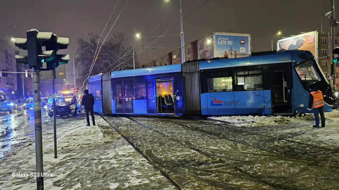 Wrocław. Pościg i wypadek z udziałem tramwaju