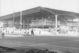 Powstawał ekspresowo i był gotowy na wizytę Breżniewa. Przy minus 7 laliśmy beton. Najważniejszy dworzec w Polsce ma 50 lat