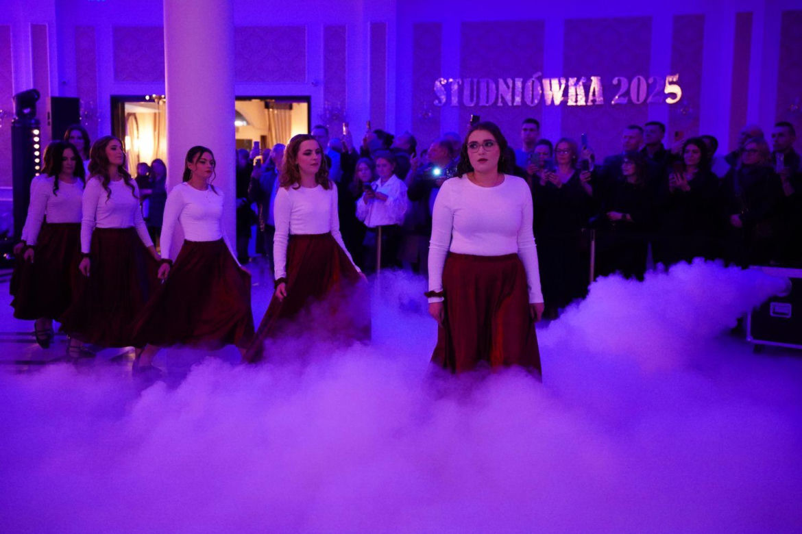 Uczniowie ZSP nr 6 w Siedlcach bawili się na studniówce. Zobacz zdjęcia!
