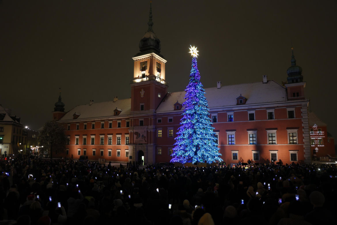 Świąteczna choinka i inne dekoracje na placu Zamkowym w Warszawie 2023