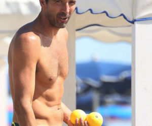 Piłkarz  Gianluigi Buffon z rodziną na wakacjach