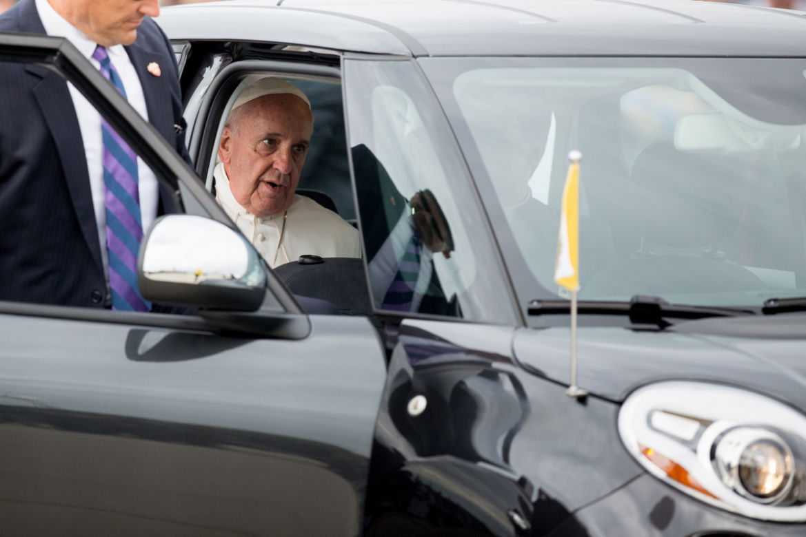 PAPIEŻ W STANACH JEŹDZI MALUCHEM