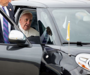 PAPIEŻ W STANACH JEŹDZI MALUCHEM