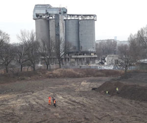 Wyburzanie silosów na Popowicach