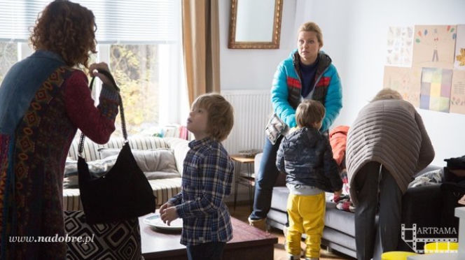 Na dobre i na złe odc. 625. Klaudia (Julia Wyszyńska), Marta (Katarzyna Bujakiewicz), Jaś (Mateusz Bożek)
