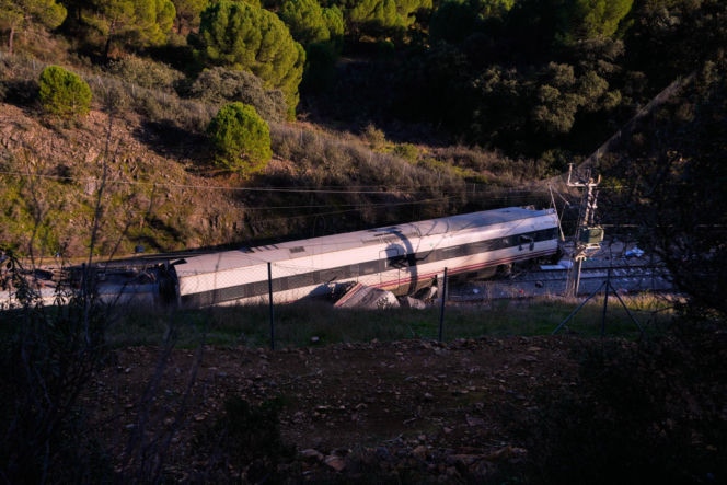 Pies ocalał z katastrofy w Hiszpanii. Trwają poszukiwania