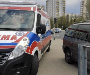 Zmiótł seatem motocyklistę. Koszmarny wypadek na Pradze