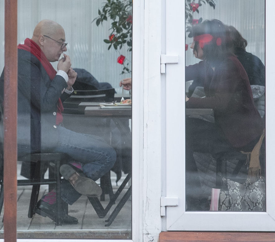Premier kupił kwiaty a Kamiński bieliznę