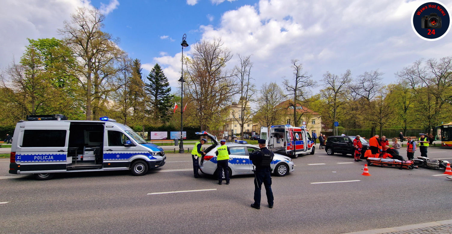 Jeep gruchnął w motocykl! Kierujący wymusił pierwszeństwo. Ranne dwie osoby
