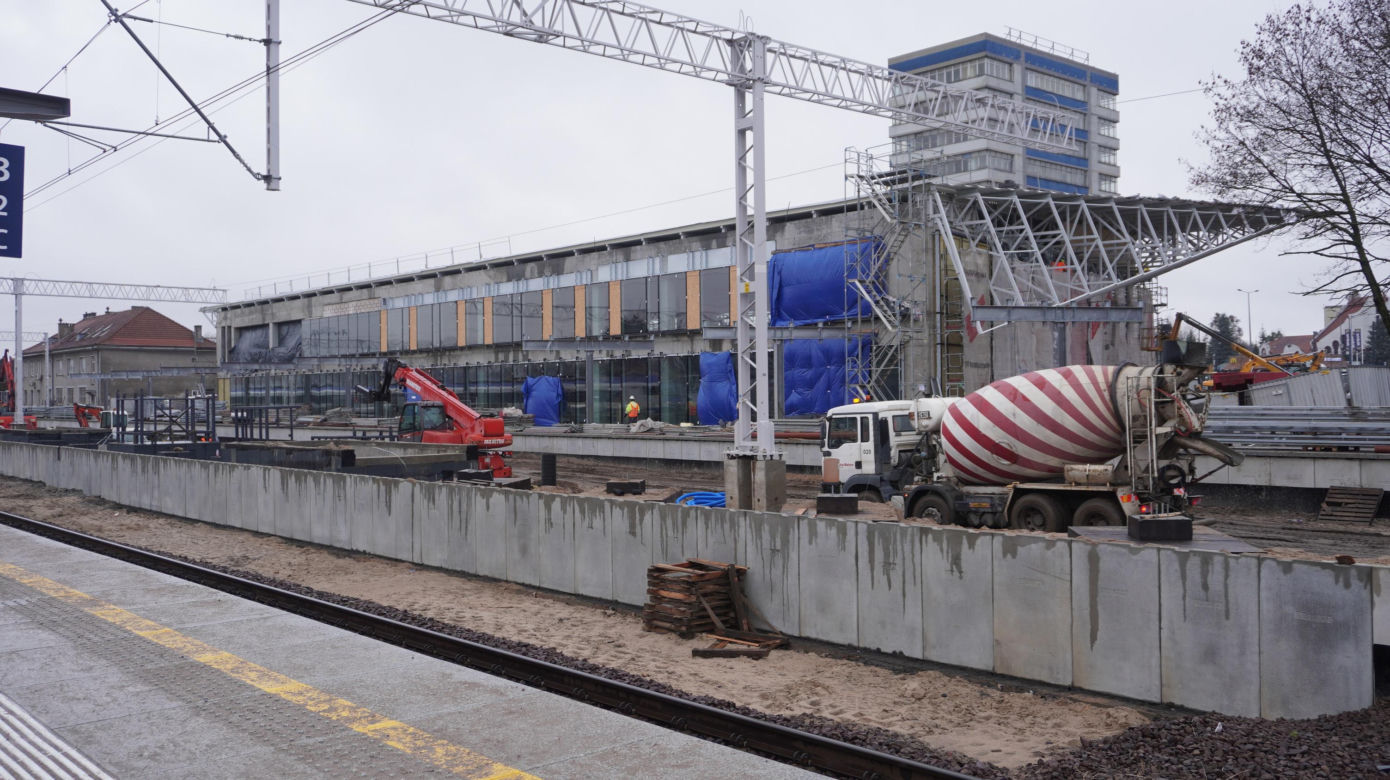 Postępują prace nad konstrukcją budynku Dworca Głównego w Olsztynie. Perony niemal na ukończeniu [ZDJĘCIA]