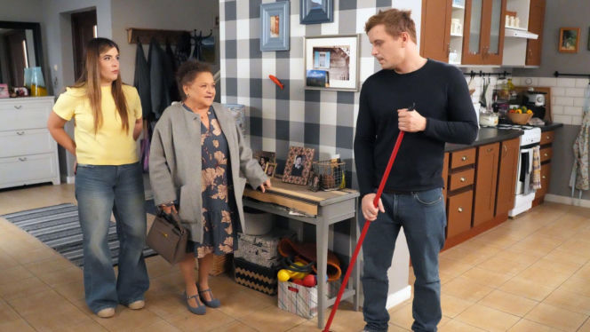 Barwy szczęścia, odc. 3335. Agata (Natalia Zambrzycka), Lucyna Zwierzchowska (Grażyna Zielińska), Hubert (Marek Molak)