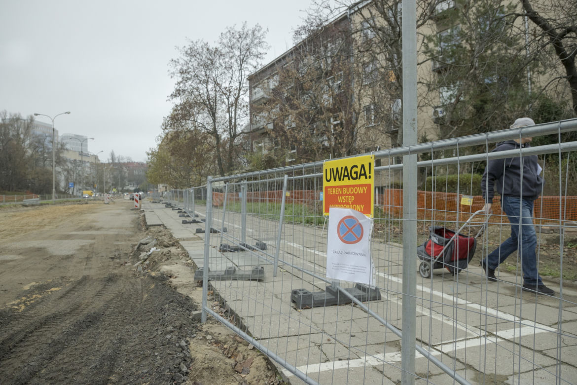 Traci klientów przez rozkopane ulice. Przy zakładzie Stanisława zawieszono znak zakazu parkowania