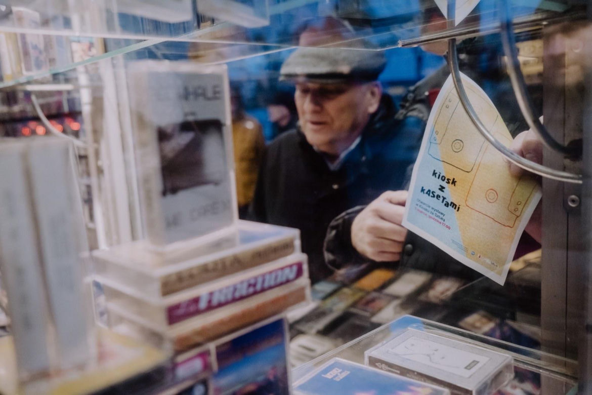 Zapełnili kiosk kasetami. Tak na Węglinie powstała niezwykła wystawa przenosząca w czasie [GALERIA]