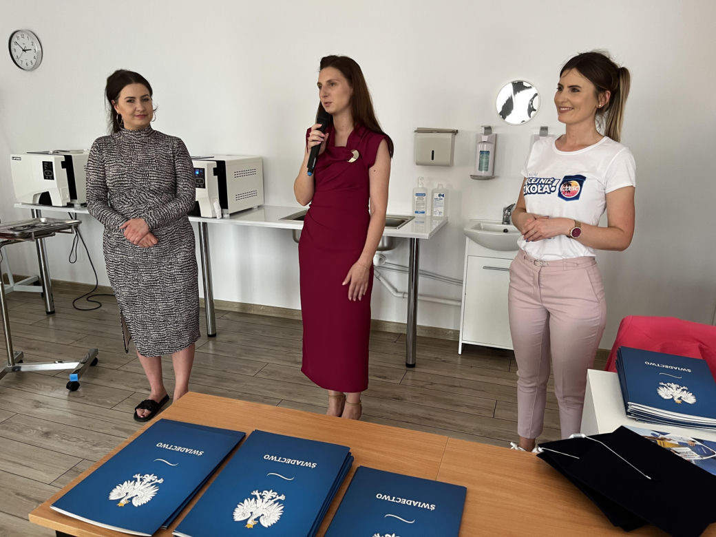 Wakacyjny patrol Eska Summer City w olsztyńskim oddziale Szkoły Policealnej Pascal