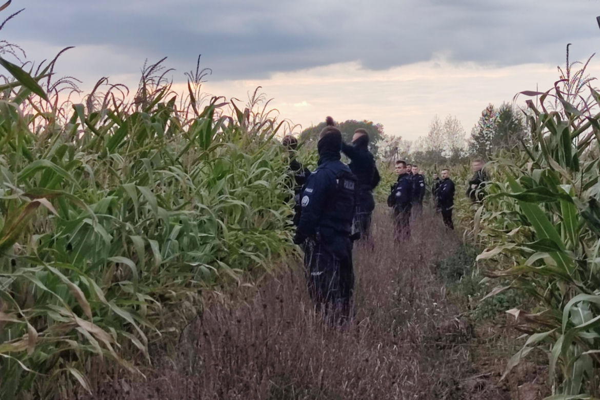 Przyłożył mu ostrze do szyi i kazał wsiąść do bagażnika. 19-latek został porwany przez bandytę