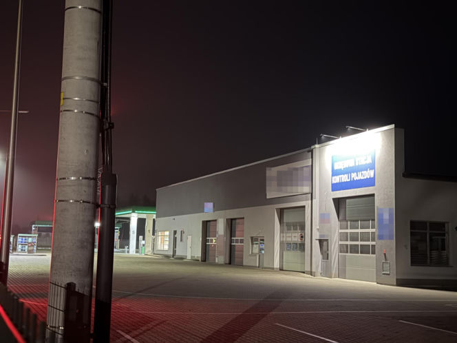 Mrozy ciało mężczyzny w domu