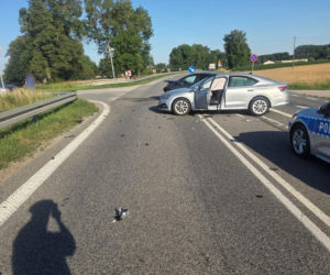 Spotkanie kobiet na skrzyżowaniu. Dwie kierujące trafiły do szpitala