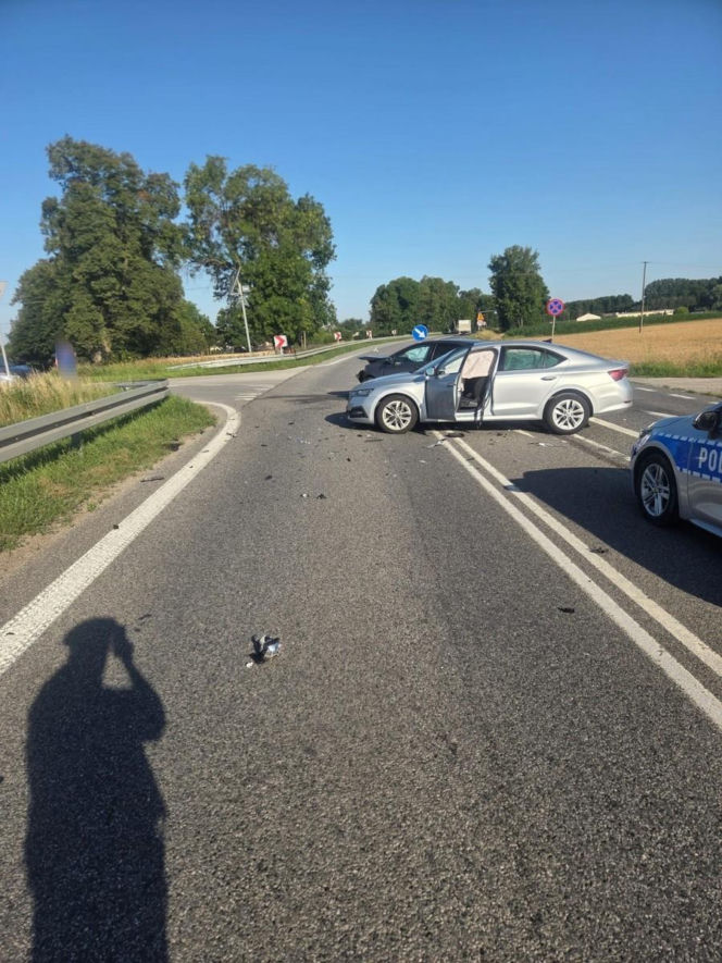 Spotkanie kobiet na skrzyżowaniu. Dwie kierujące trafiły do szpitala