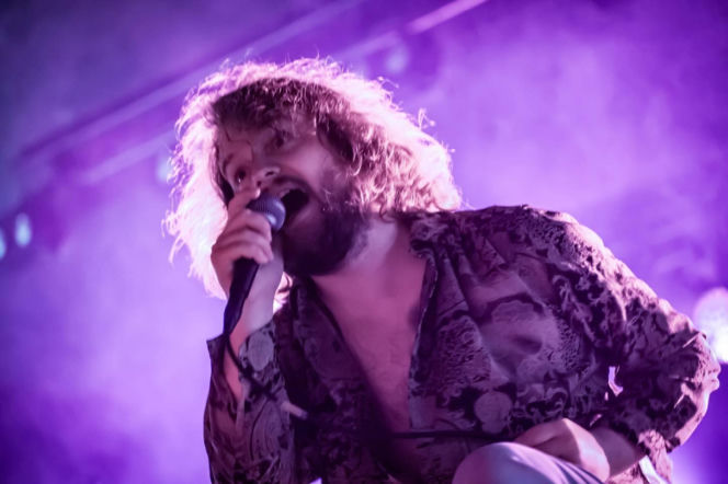 Skrupulatnie wyreżyserowany groteskowy spektakl okraszony nutą surrealizmu – Avatar zawładną Warszawą [RELACJA]