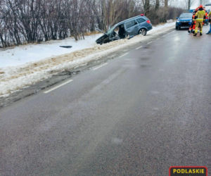 Zderzenie osobówki i pojazdu ciężarowego pod Łomżą. Jedna osoba trafiła do szpitala