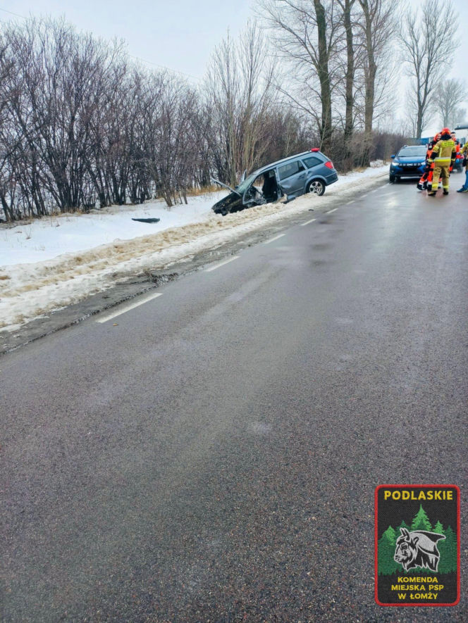 Zderzenie osobówki i pojazdu ciężarowego pod Łomżą. Jedna osoba trafiła do szpitala